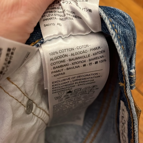 Levi's Classic Blue Denim Shorts - Picture 5 of 8